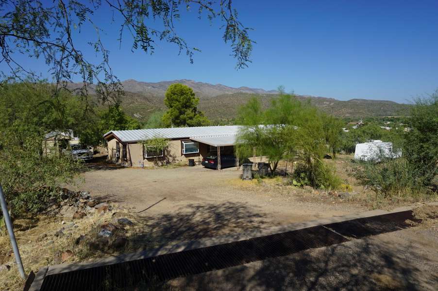 34860 S SUNRISE Circle, Black Canyon City, AZ 85324