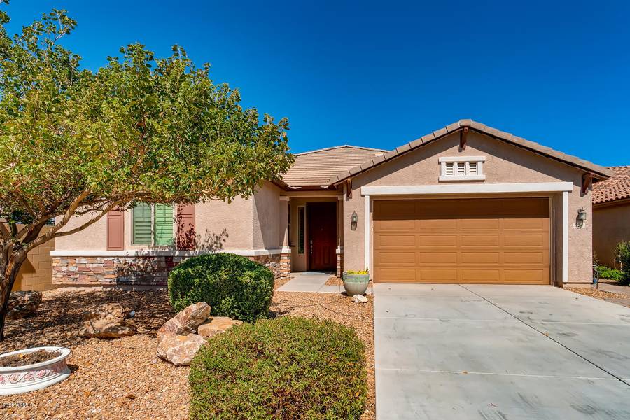 924 W DESERT HOLLOW Drive, San Tan Valley, AZ 85143