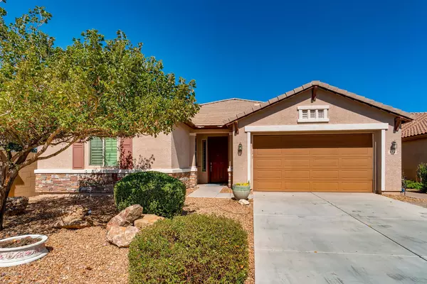 924 W DESERT HOLLOW Drive, San Tan Valley, AZ 85143