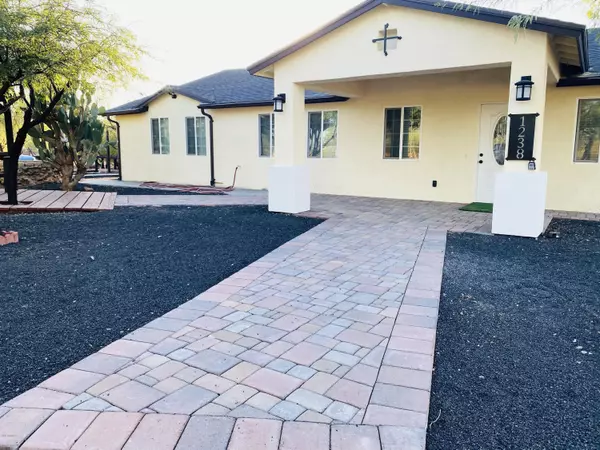 New River, AZ 85087,1238 E Cavalry Road