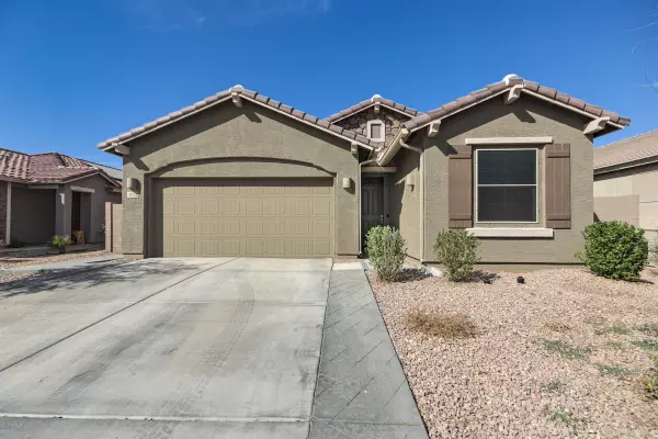 3072 E SILVERSMITH Trail, San Tan Valley, AZ 85143