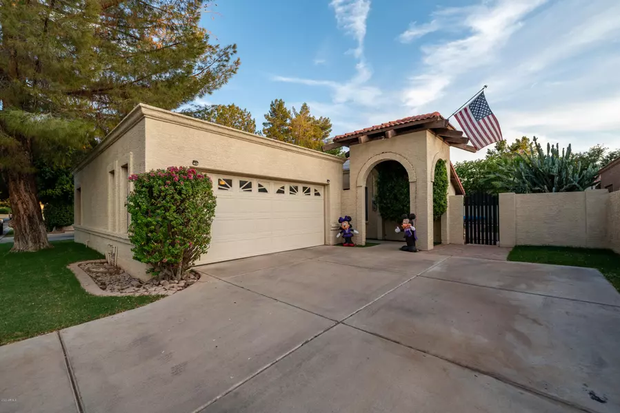 211 E BARBARITA Avenue, Gilbert, AZ 85234