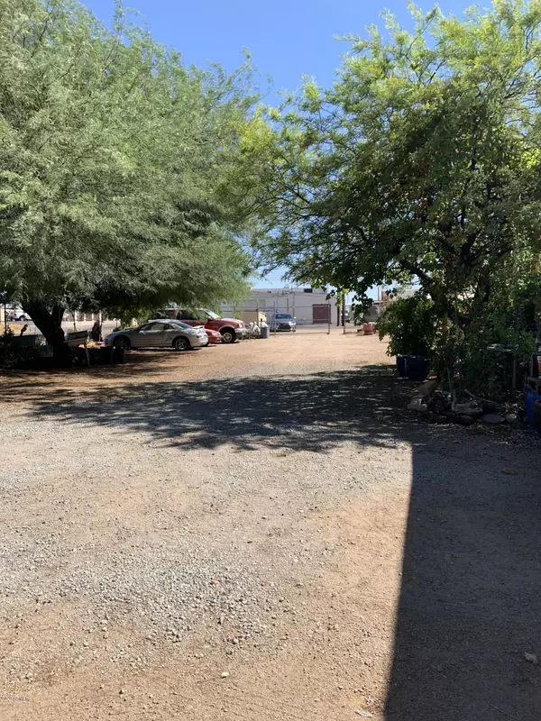 Apache Junction, AZ 85120,936 W APACHE Trail