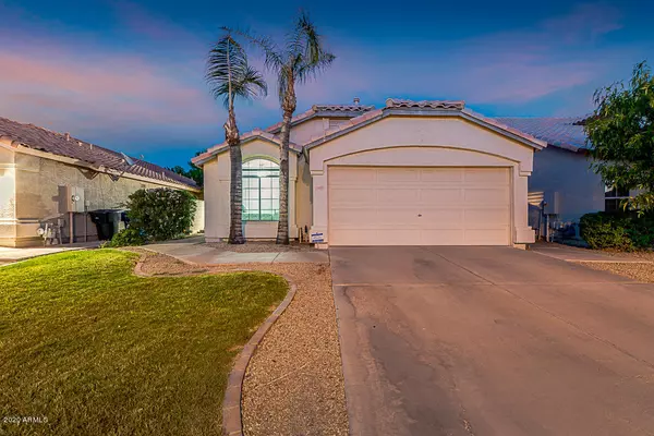 999 N JOSHUA TREE Lane, Gilbert, AZ 85234