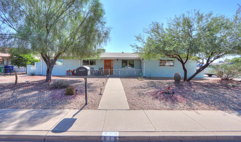 819 N SPUR Circle, Mesa, AZ 85203