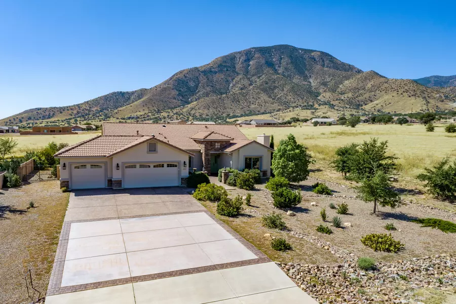 6563 E SADDLEHORN Circle, Hereford, AZ 85615