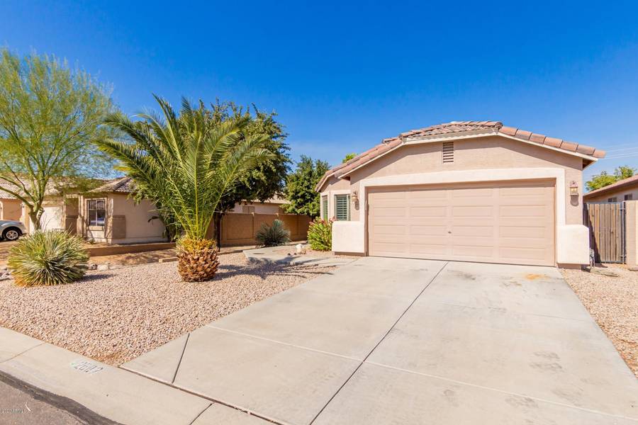 2682 E SILVERSMITH Trail, San Tan Valley, AZ 85143