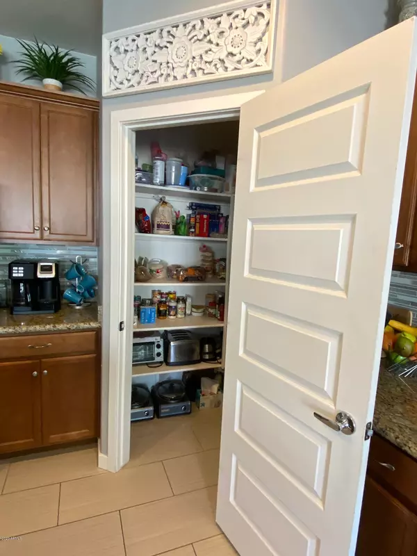 Phoenix, AZ 85022,2040 E PARADISE Lane