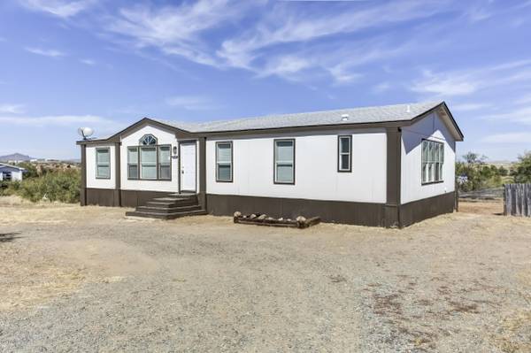 20164 E Stagecoach Trail, Mayer, AZ 86333