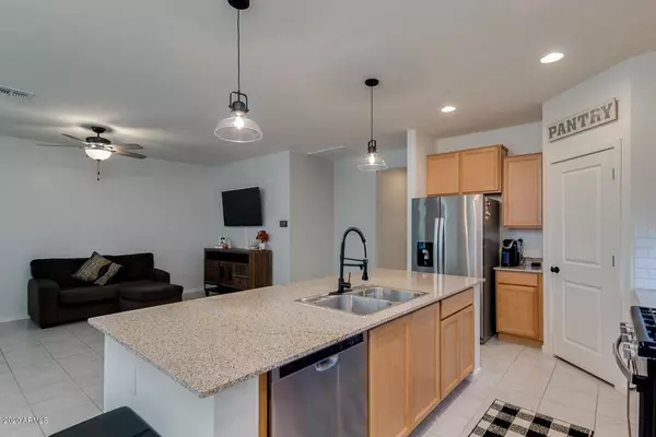 Tolleson, AZ 85353,9816 W GETTY Drive