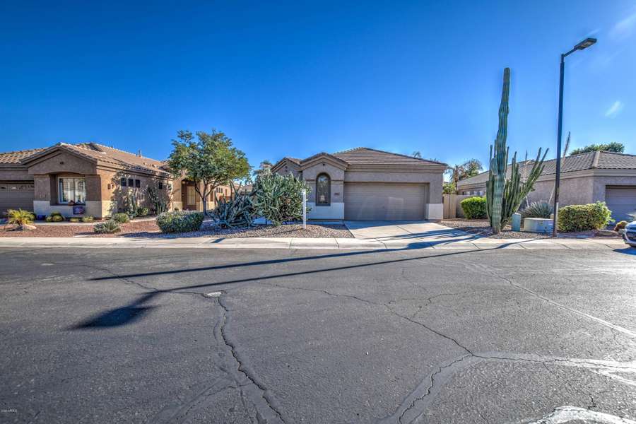 871 W ORIOLE Way, Chandler, AZ 85286