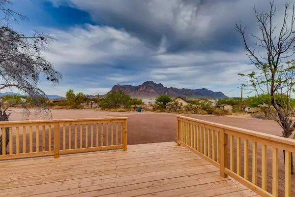 1227 N STARR Road, Apache Junction, AZ 85119