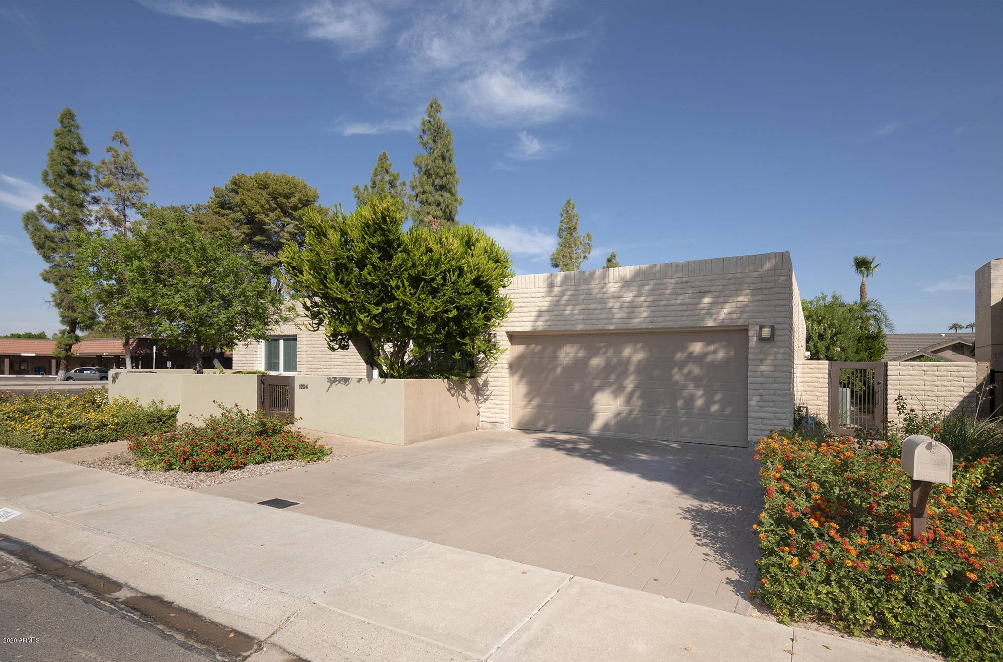 Tempe, AZ 85283,1204 E STEAMBOAT BEND Drive