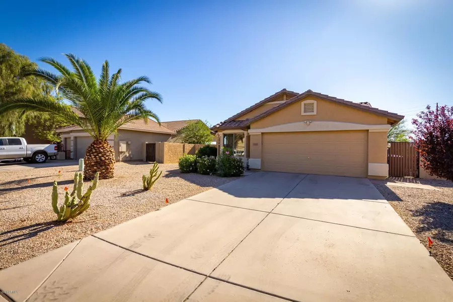 2865 E SILVERBELL Road, San Tan Valley, AZ 85143