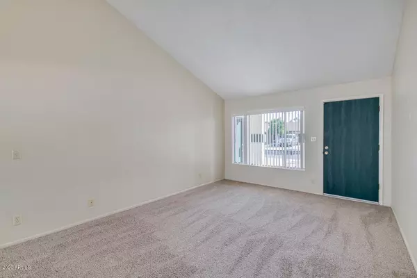 Chandler, AZ 85225,910 W CURRY Street