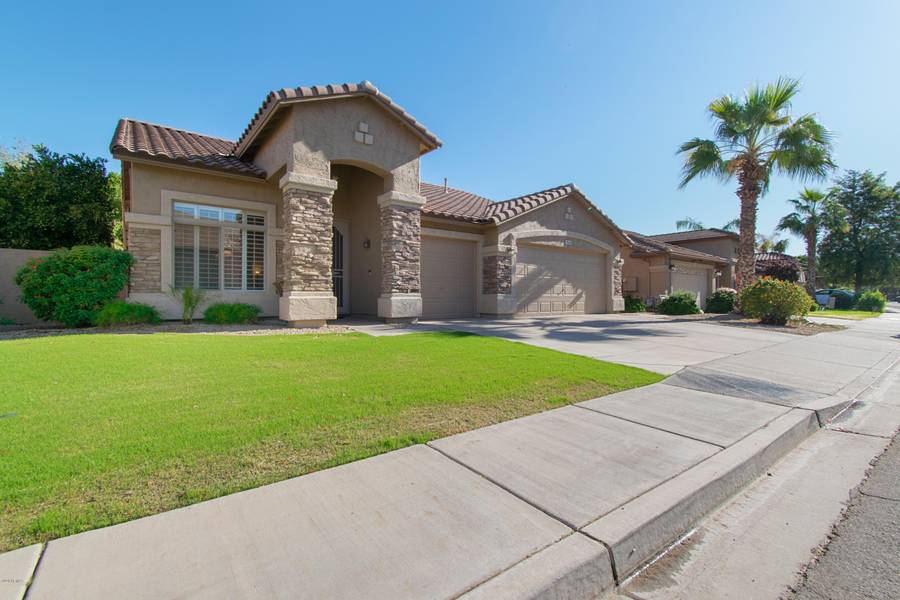 2216 W PERIWINKLE Way, Chandler, AZ 85248