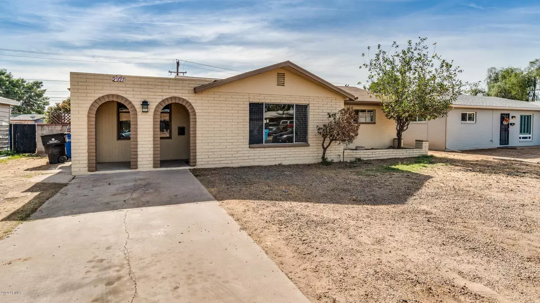 2927 W GRISWOLD Road, Phoenix, AZ 85051