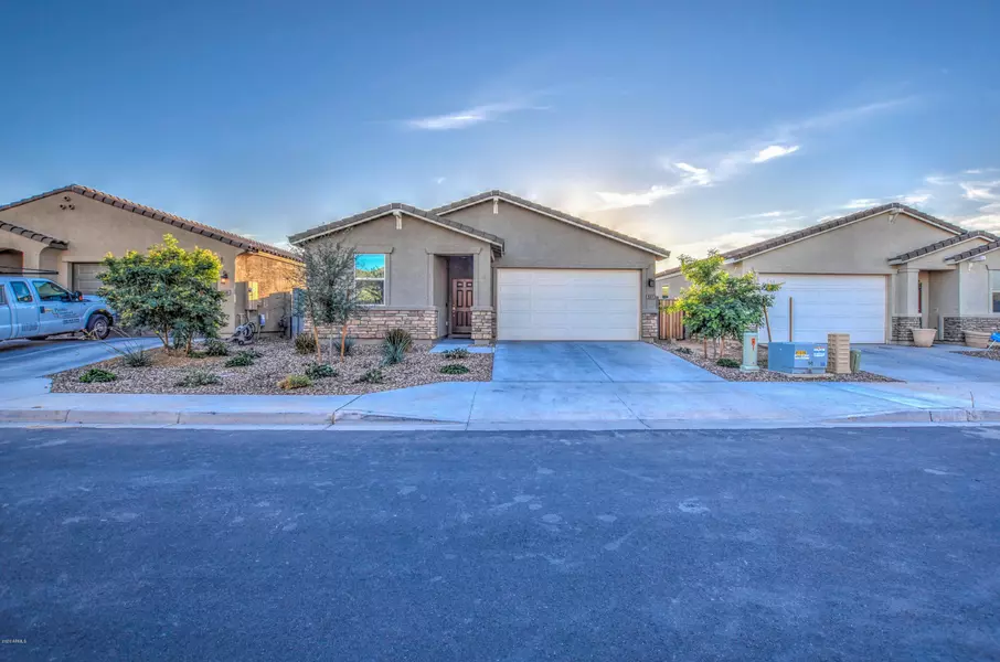 589 W TENIA Trail, San Tan Valley, AZ 85140