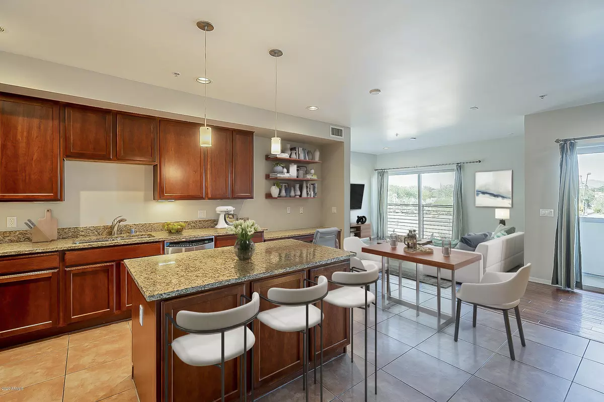 Tempe, AZ 85281,525 W LAKESIDE Drive #105