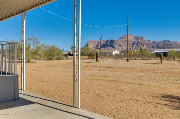 546 S HILTON Road, Apache Junction, AZ 85119