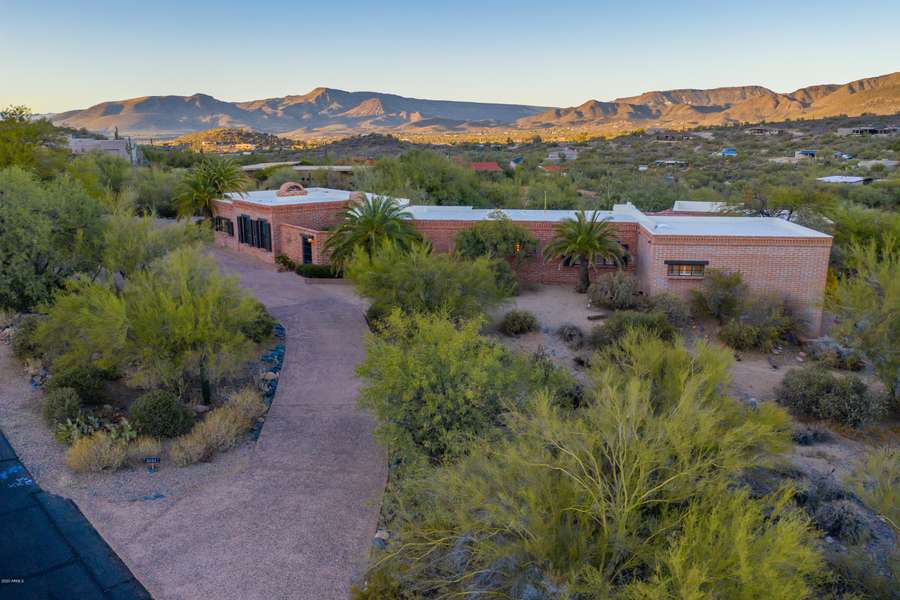 36827 N Never Mind Trail, Carefree, AZ 85377