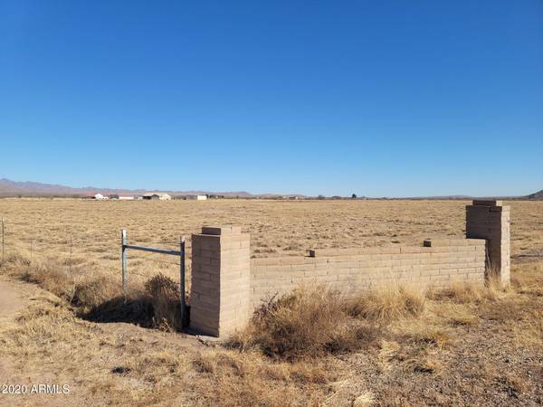 Willcox, AZ 85643,853 N Circle I Road #-