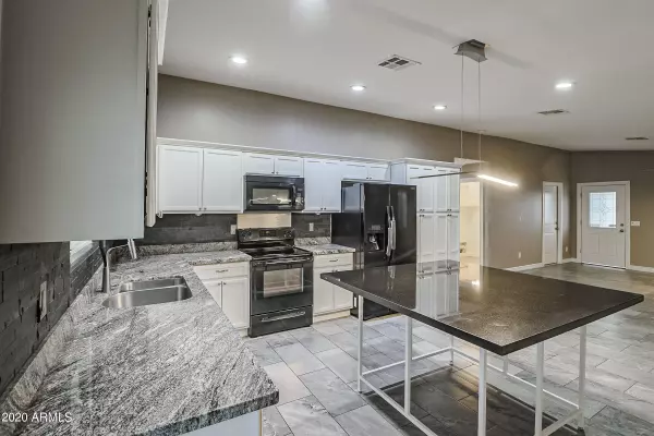 1549 W DENTON Lane, Phoenix, AZ 85015