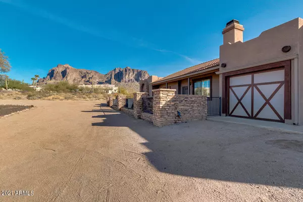 Apache Junction, AZ 85119,5077 E JACOB WALTZ Street