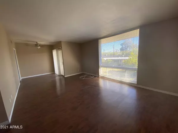Phoenix, AZ 85018,3242 E CAMELBACK Road #204