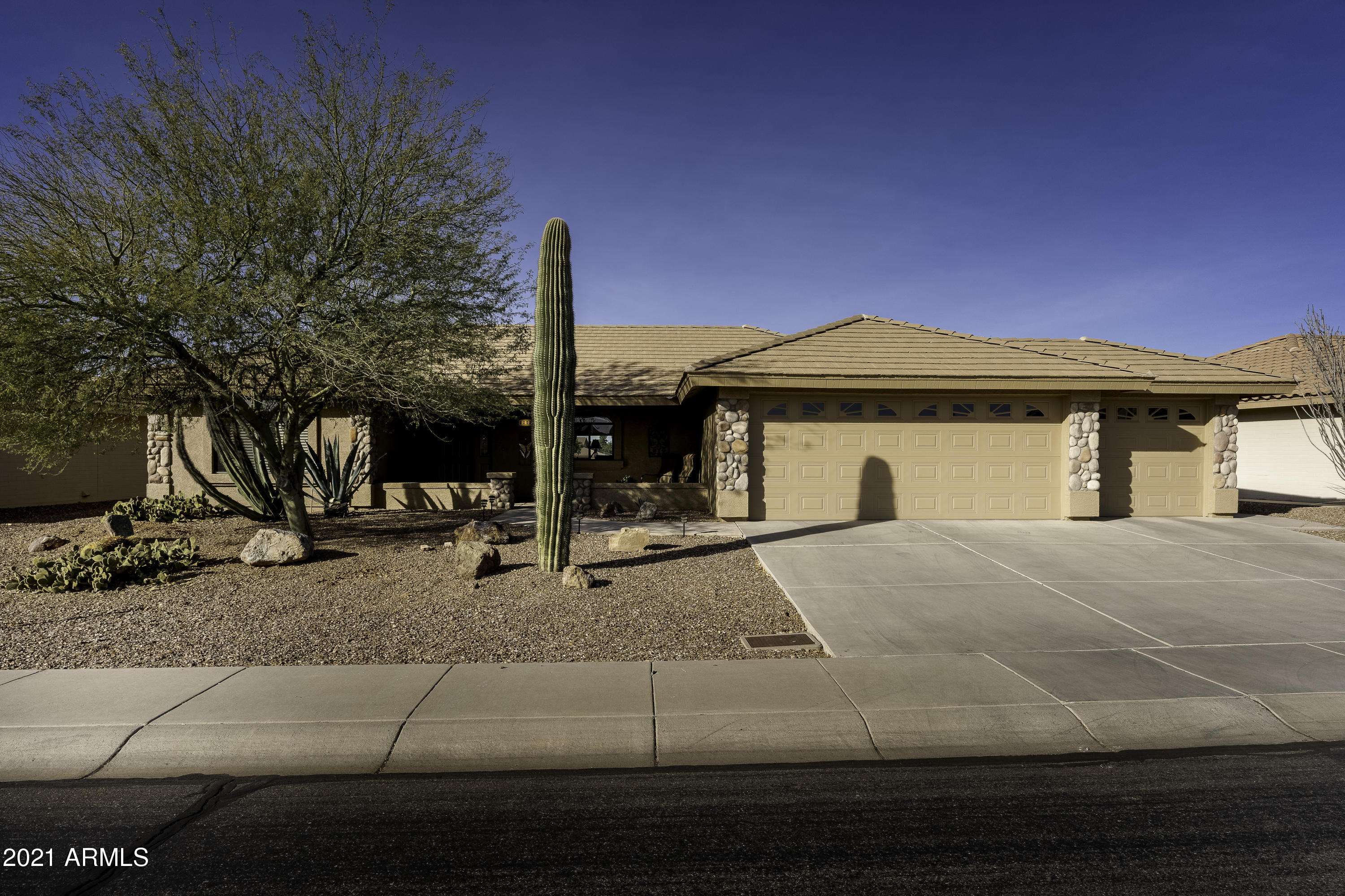 2252 S YELLOW WOOD -- S, Mesa, AZ 85209