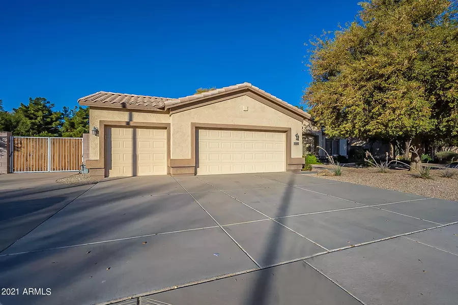 4560 S SPRINGS Drive, Chandler, AZ 85249