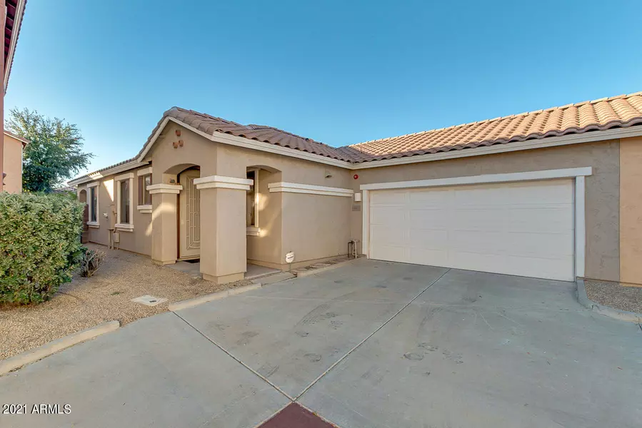 886 E DEVON Road, Gilbert, AZ 85296