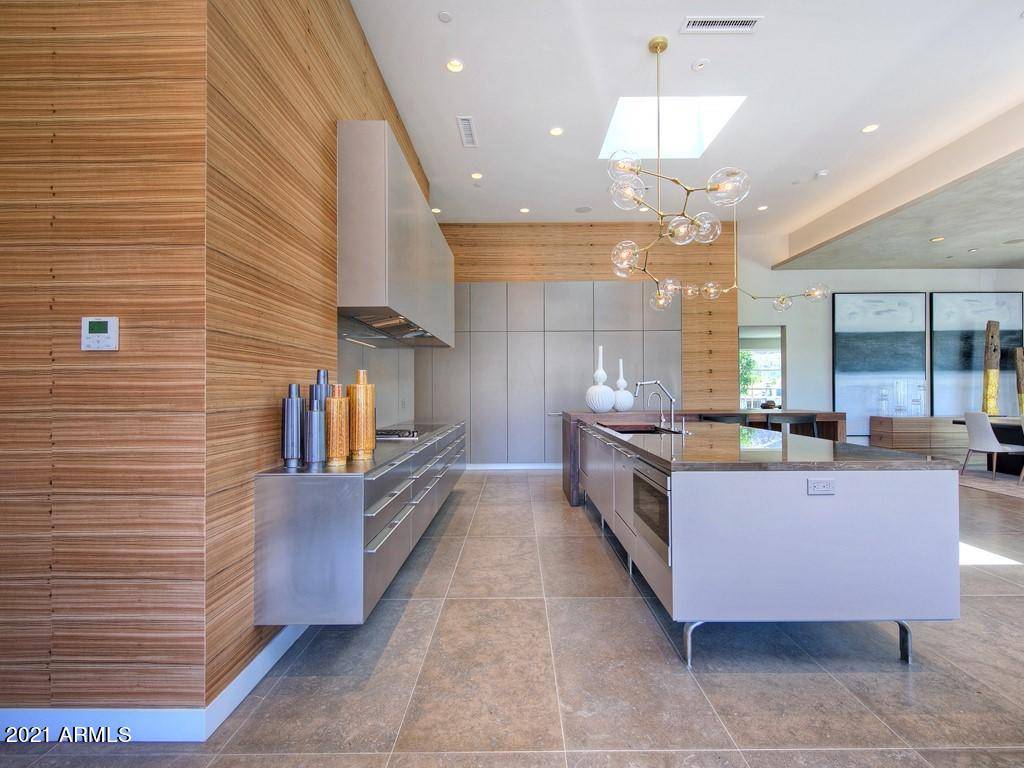 Paradise Valley, AZ 85253,5617 E HUNTRESS Drive