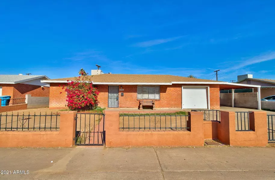 4240 W PINCHOT Avenue, Phoenix, AZ 85019