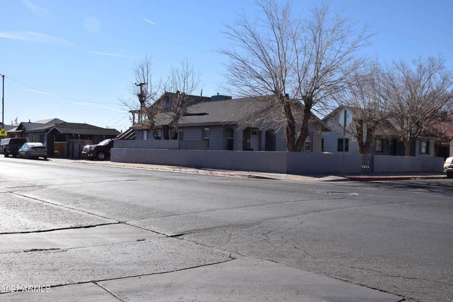 401 W MAPLE Street, Winslow, AZ 86047