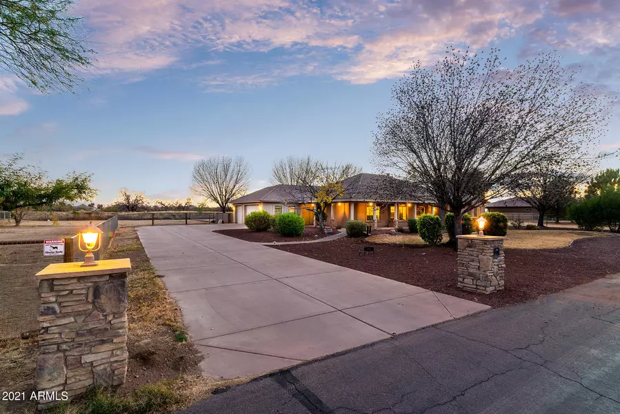 577 W VIA DE ARBOLES --, San Tan Valley, AZ 85140