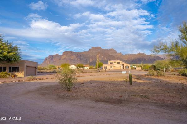 Apache Junction, AZ 85119,120 S GERONIMO Road