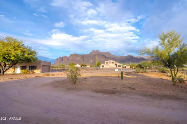 Apache Junction, AZ 85119,120 S GERONIMO Road