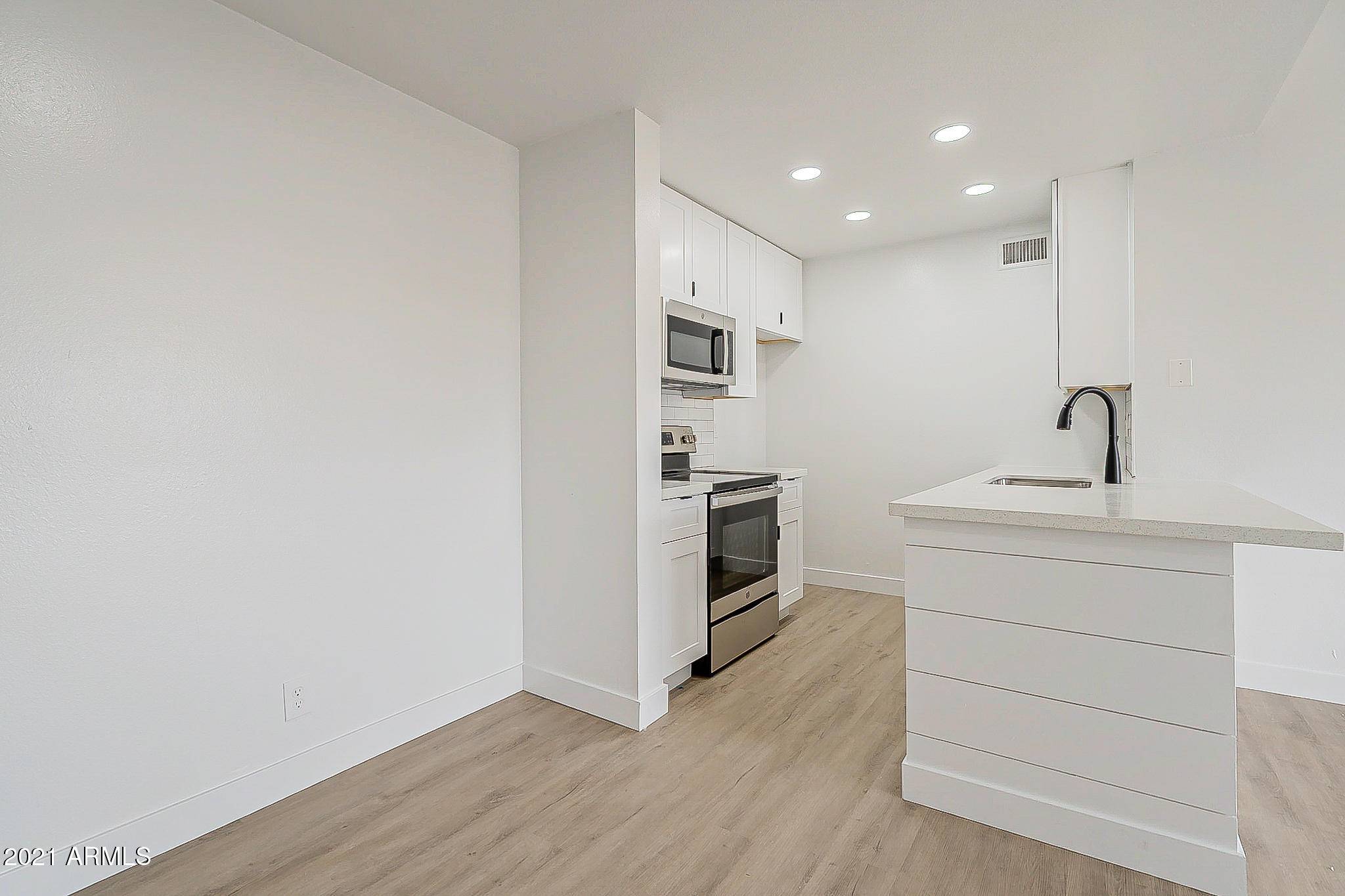 Scottsdale, AZ 85251,8055 E THOMAS Road #C207