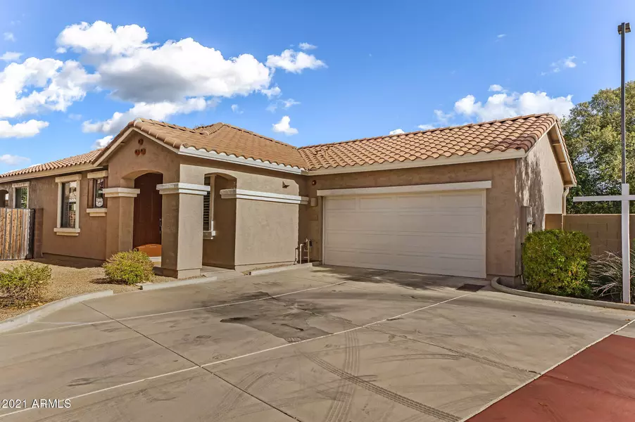 903 S PORTER Court, Gilbert, AZ 85296