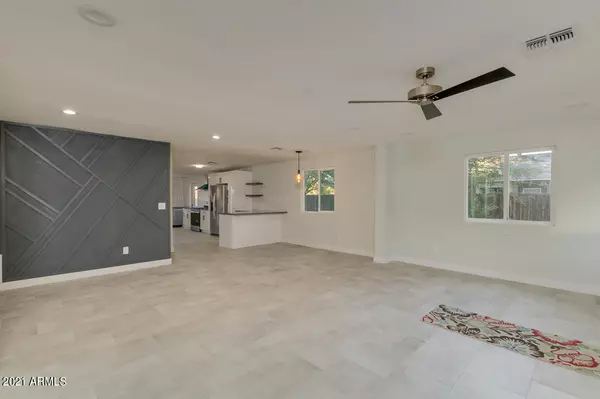 Phoenix, AZ 85014,1440 E WELDON Avenue