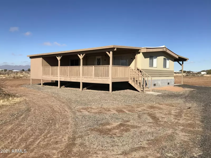 50720 W LONG RIFLE Road, Aguila, AZ 85320