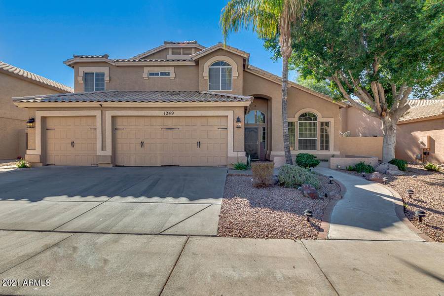 1249 W ISLANDIA Drive, Gilbert, AZ 85233