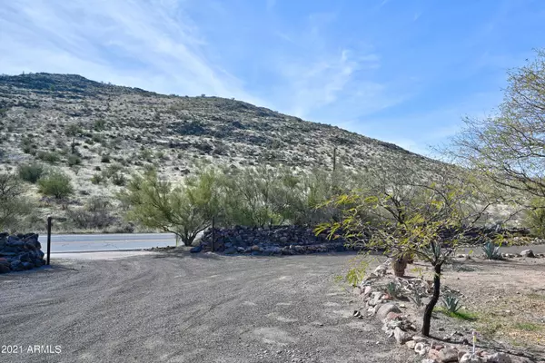 New River, AZ 85087,924 E Circle Mountain Road