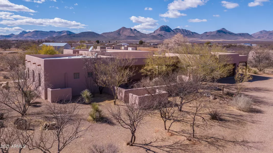 315 W SUNSET Road, Huachuca City, AZ 85616