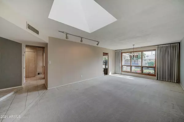 Tempe, AZ 85282,605 E LA JOLLA Drive