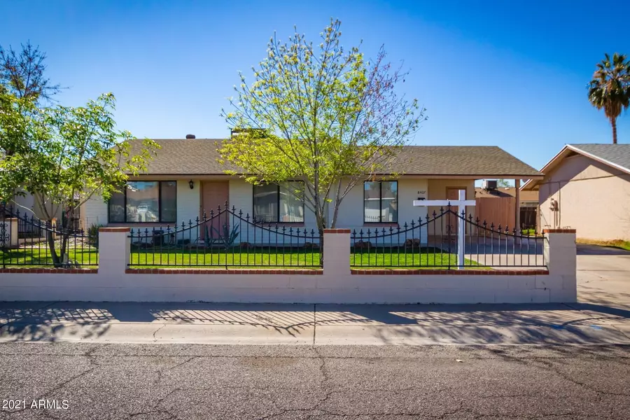 8407 W GLENROSA Avenue, Phoenix, AZ 85037