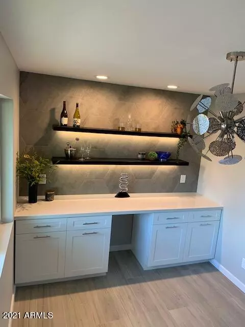 Phoenix, AZ 85028,3017 E LUPINE Avenue