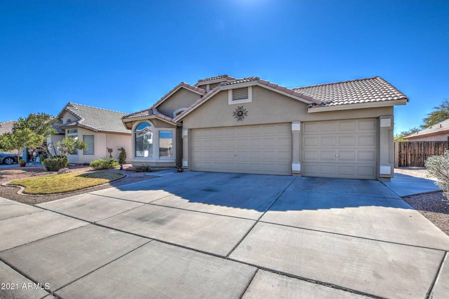 897 E BAYLOR Lane, Chandler, AZ 85225