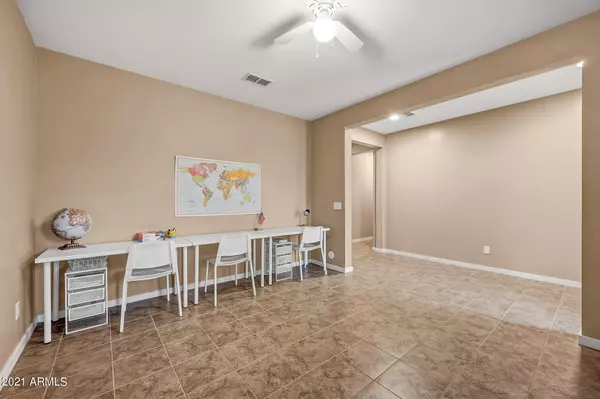 San Tan Valley, AZ 85140,806 W BLUE RIDGE Drive